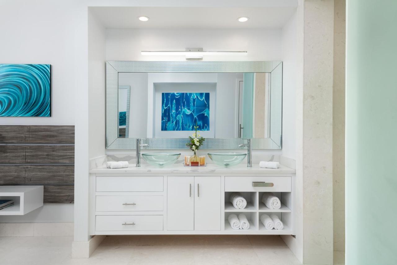 Zenza Boutique Hotel Turtle Cove ภายนอก รูปภาพ