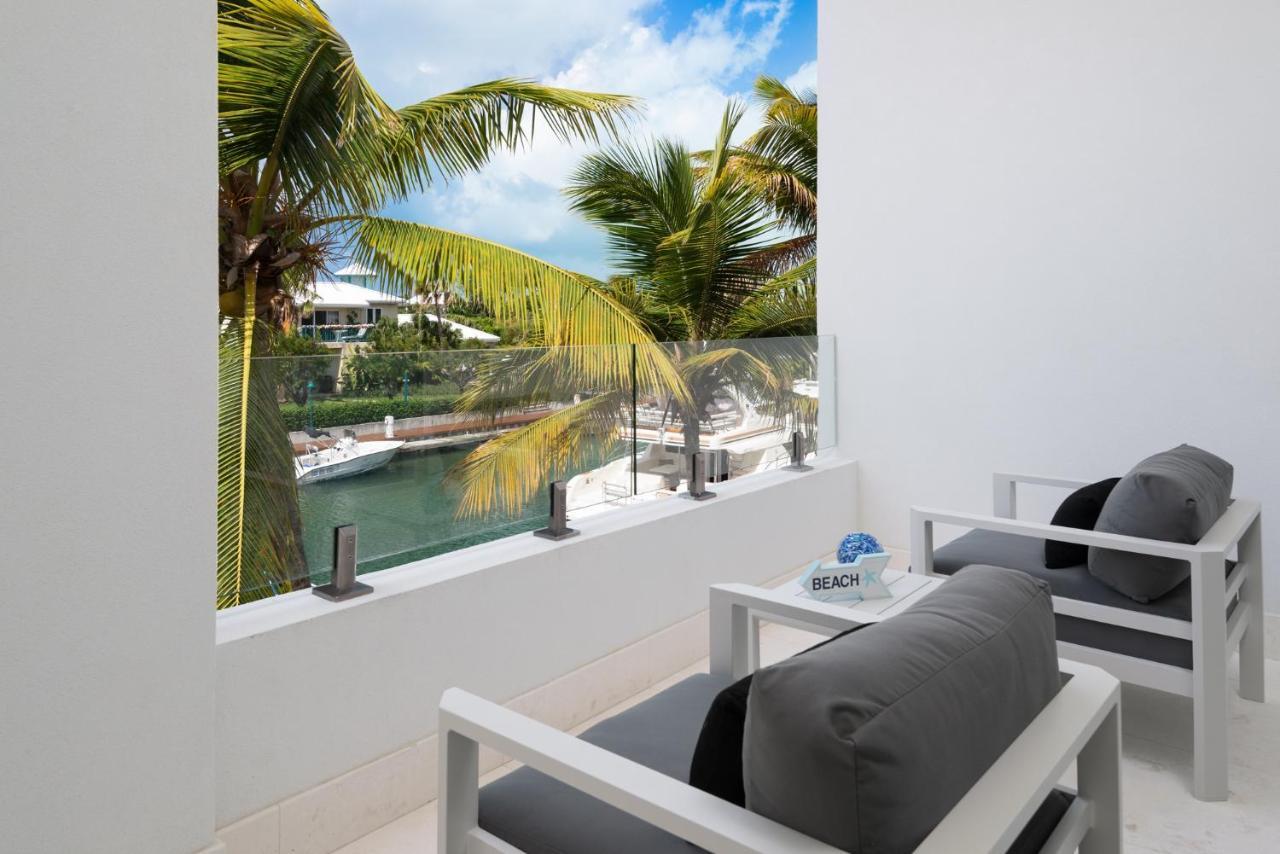 Zenza Boutique Hotel Turtle Cove ภายนอก รูปภาพ